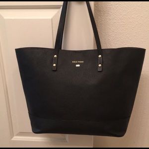 Cole Haan tote bag 👜(Make and offer!)